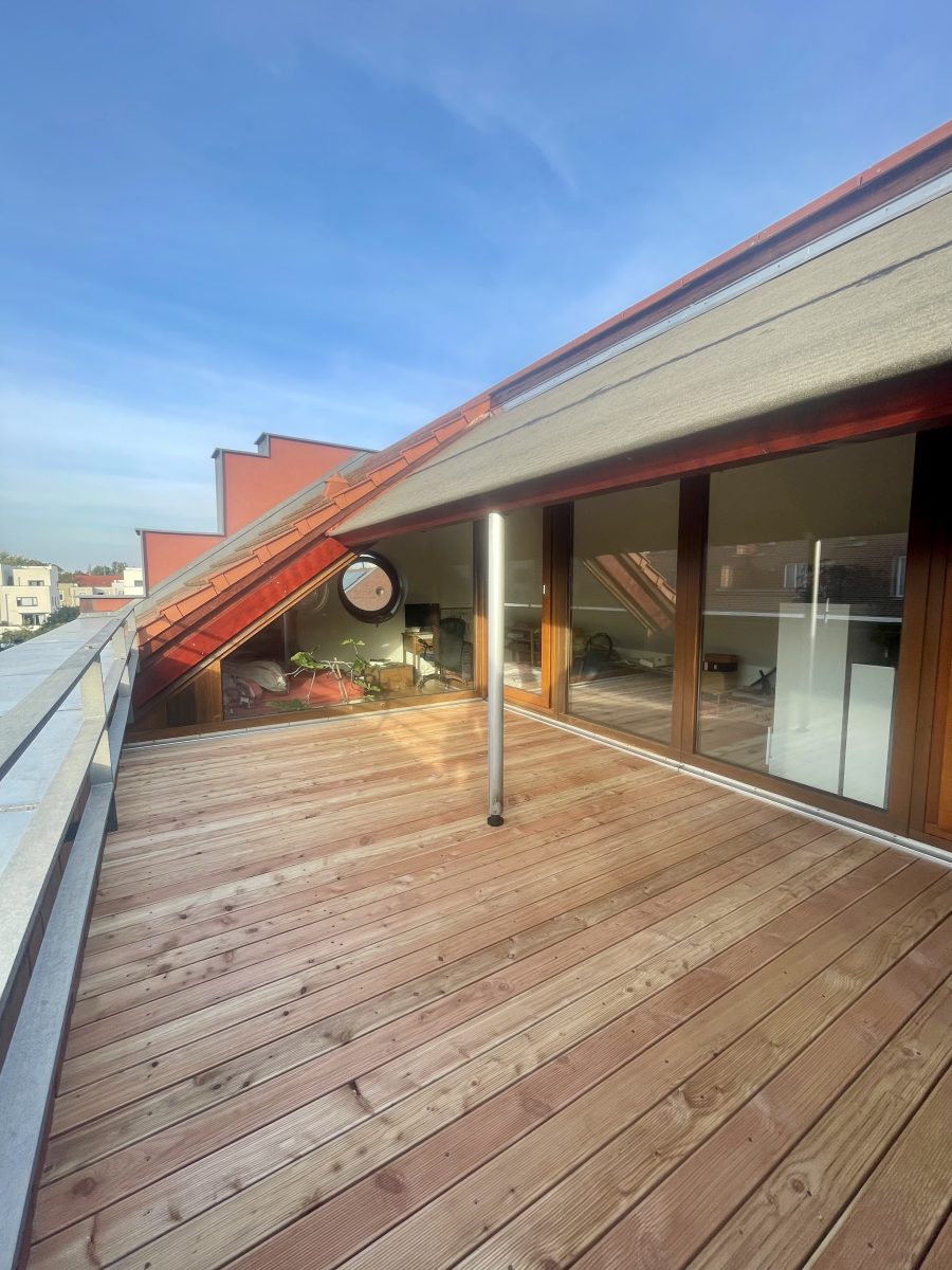 Dachterrasse mit Vordach